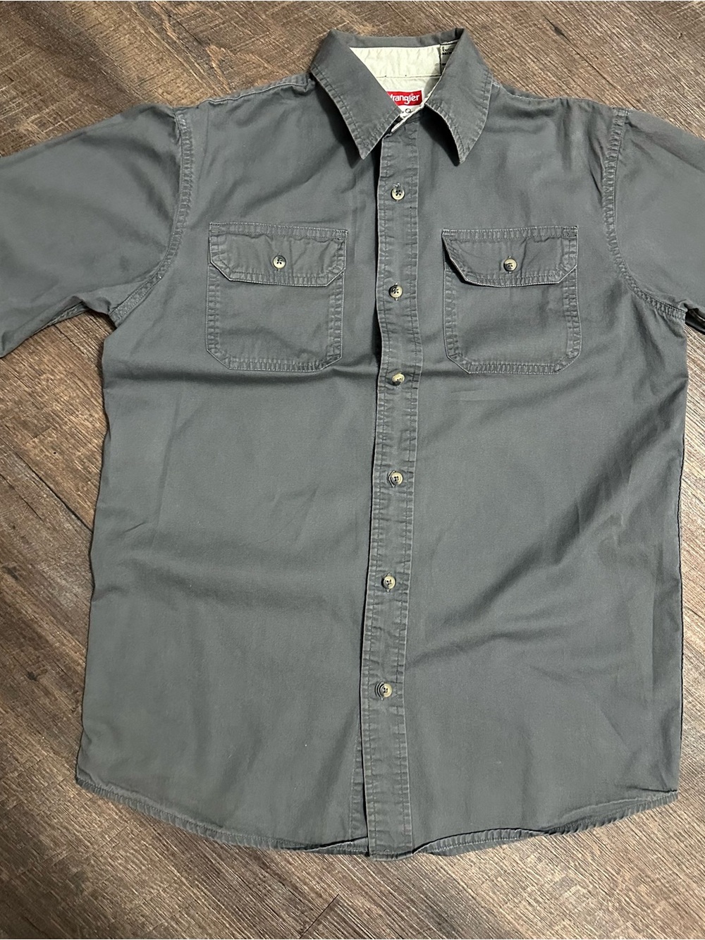 Wrangler Men's Short Sleeve Button-Down Shirt in Slate Gray